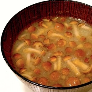 なめこ、油揚げ、えのき の味噌汁